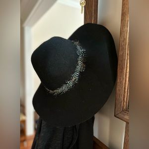 American Eagle Outfitters Black (felt like) wool hat.